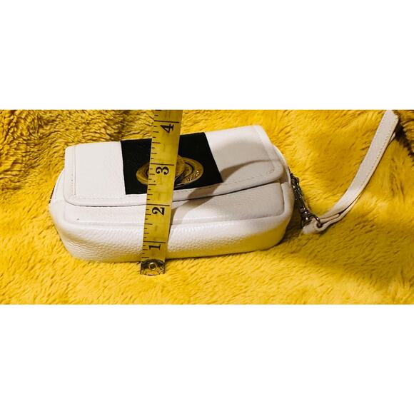 BODHI white and black leather wristlet silver-toned pebbled turn-lock closure - Picture 2 of 11